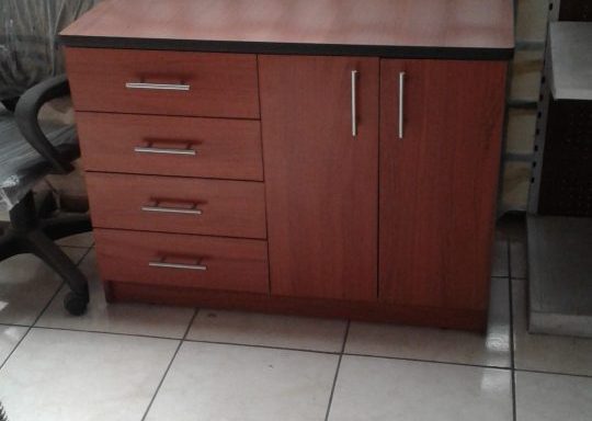Credenza con gavetas