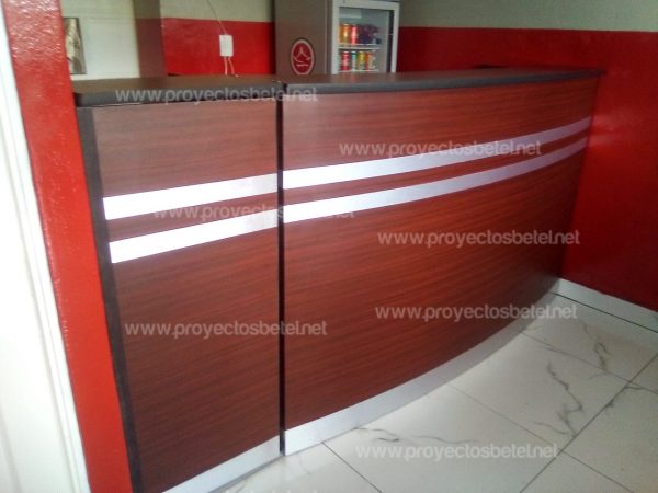 Mueble para recepcion en melamina y formica con puerta abatible