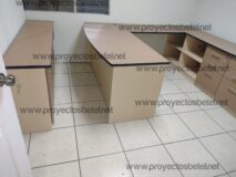 Escritorio con credenza fabricado en melamina