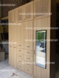Closet con espejo puertas abatibles y gavetas