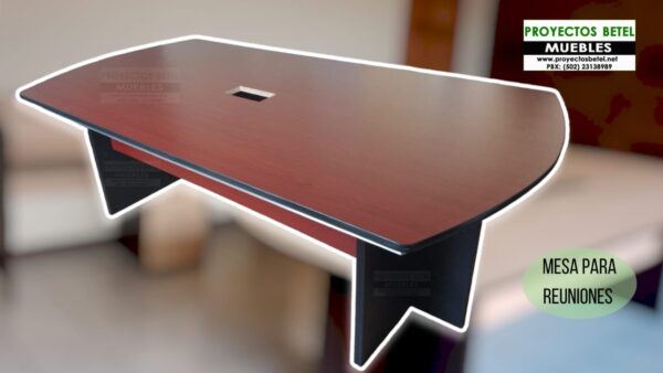 Mesa de conferencias de melamina con patas dobles y espacio al centro para caja metalica para cables