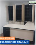 Escritorio en forma de U con puertas