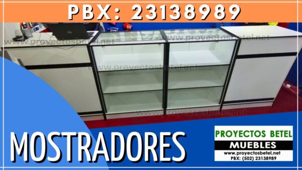 Mueble mostrador en melamina y vidrio para local comercial